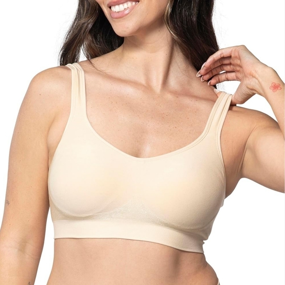 NWOT UNDEROUTFIT BEIGE WIRELESS BRA STYLE #459 WOMEN SMALL FOAM CUPS COMFORT
